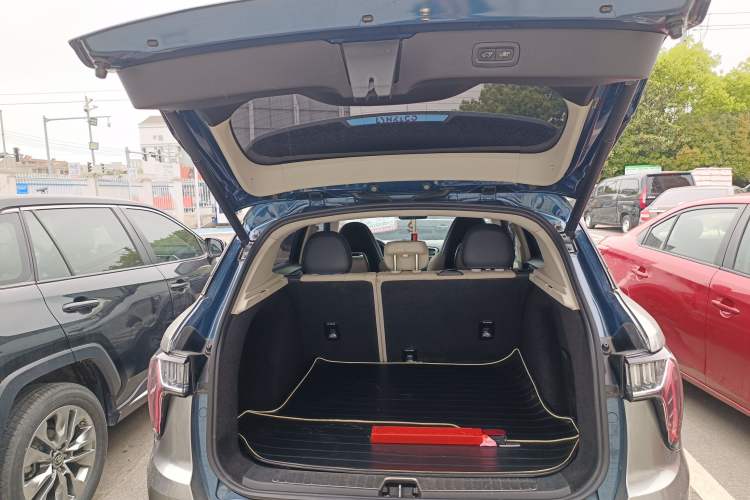 Used Lynk & Co 01 2017 2.0T Two-Wheel Drive Zhaopu Version Trunk
