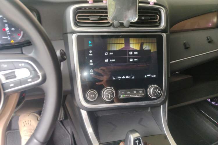 Used Lynk & Co 01 2017 2.0T Two-Wheel Drive Pro Edition Audio And AC Panel