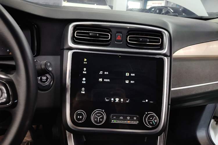 Used Lynk & Co 01 2017 2.0T Two-Wheel-Drive Version Audio And AC Panel