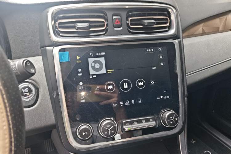Used Lynk & Co 01 2017 2.0T Two-Wheel-Drive Version Audio And AC Panel