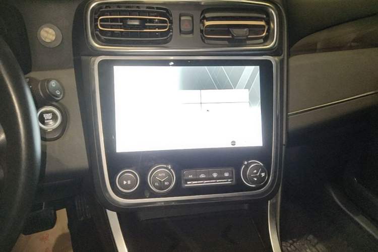 Used Lynk & Co 01 2017 2.0T Two-Wheel Drive Pro Edition Audio And AC Panel