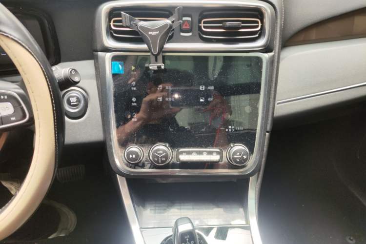 Used Lynk & Co 01 2017 2.0T Two-Wheel Drive Pro Edition Audio And AC Panel