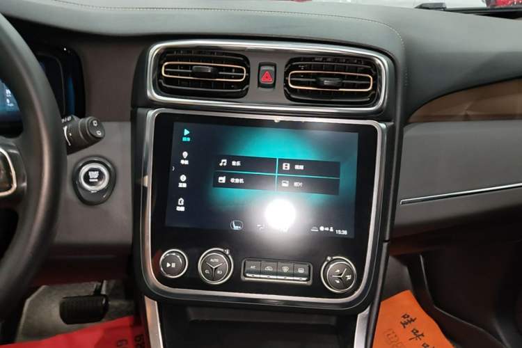 Used Lynk & Co 01 2017 2.0T Two-Wheel Drive Pro Edition Audio And AC Panel