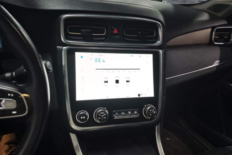Used Lynk & Co 01 2017 2.0T Two-Wheel Drive Pro Edition Audio And AC Panel