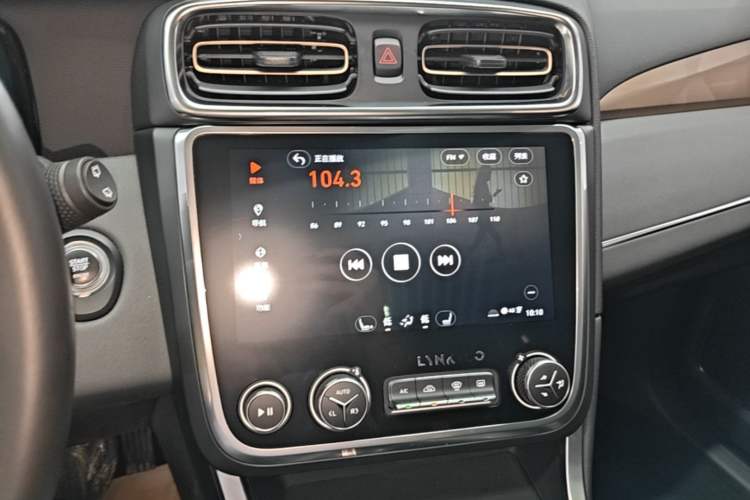 Used Lynk & Co 01 2017 2.0T Two-Wheel Drive Pro Edition Audio And AC Panel