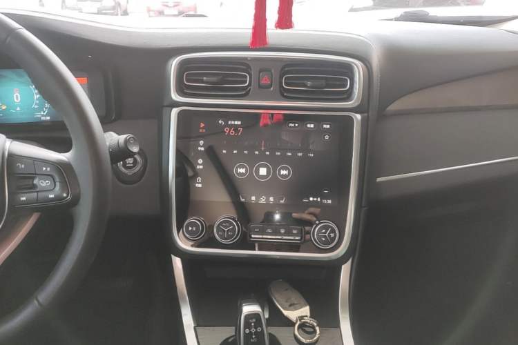 Used Lynk & Co 01 2017 2.0T Two-Wheel-Drive Version Audio And AC Panel