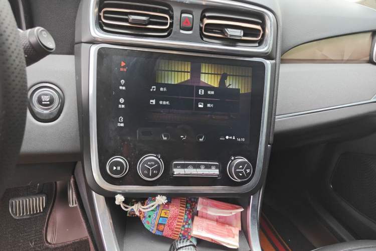 Used Lynk & Co 01 2017 2.0T Two-Wheel-Drive Version Audio And AC Panel