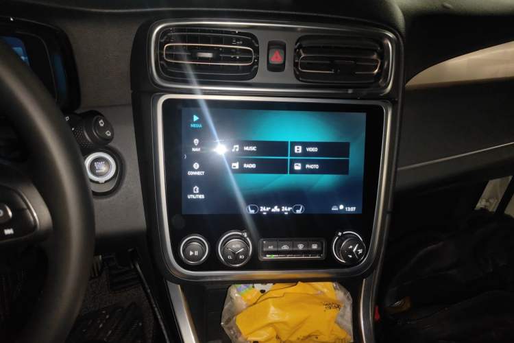 Used Lynk & Co 01 2017 2.0T Two-Wheel Drive Pro Edition Audio And AC Panel