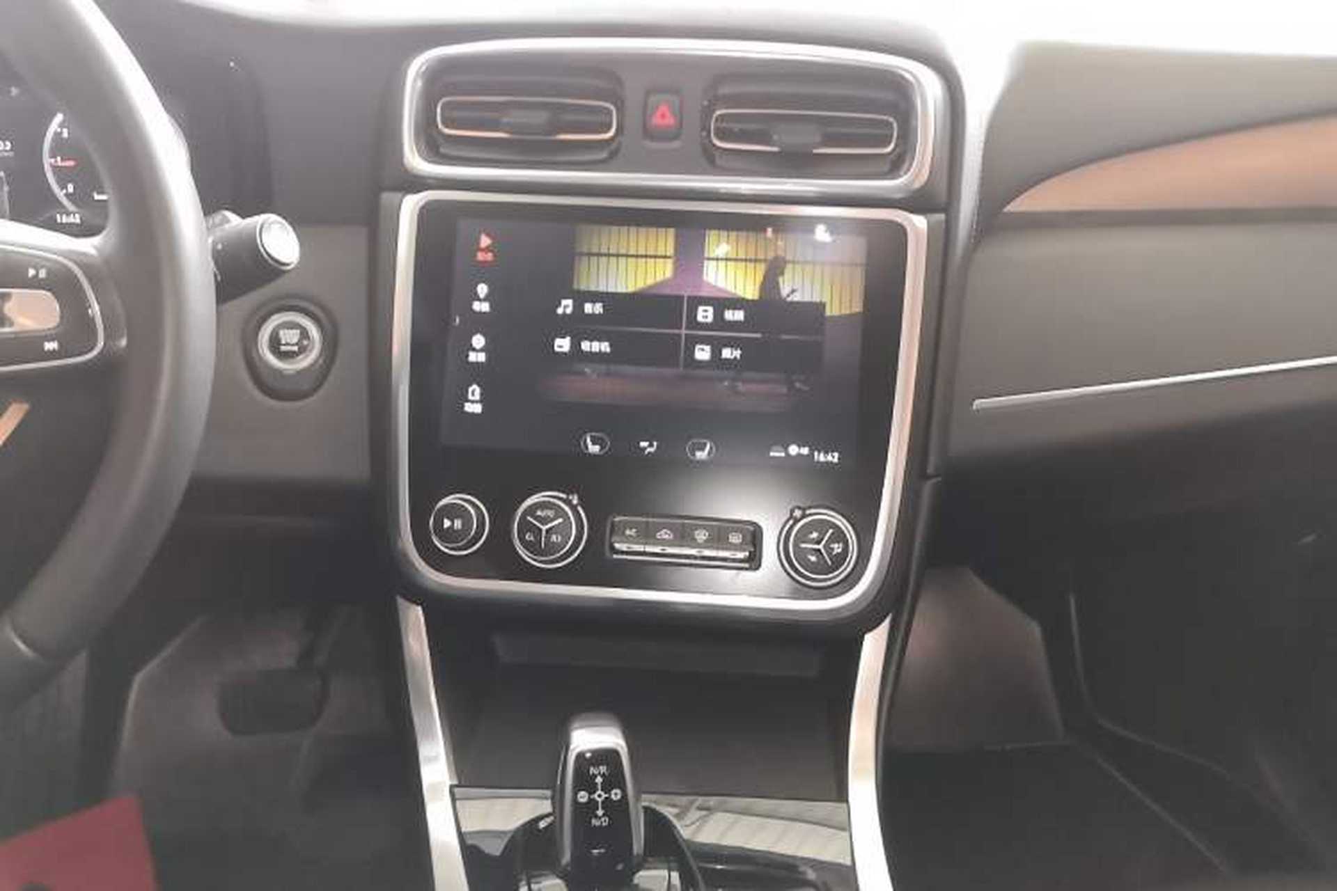 Used Lynk & Co 01 2017 2.0T Two-Wheel Drive Pro Edition Audio And AC Panel