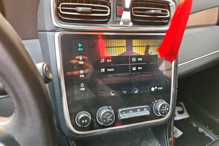 Used Lynk & Co 01 2017 2.0T Two-Wheel Drive Pro Edition Audio And AC Panel