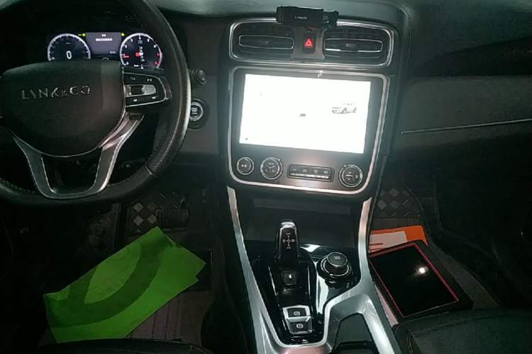 Used Lynk & Co 01 2017 2.0T Four-Wheel Drive Pro Edition Audio And AC Panel