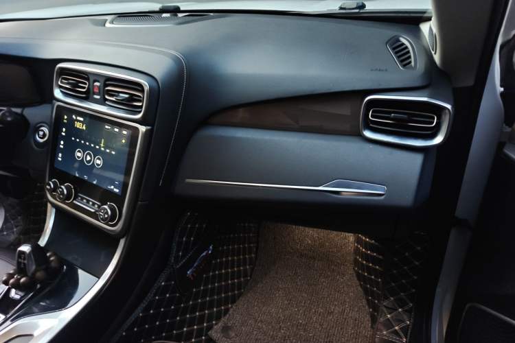 Used Lynk & Co 01 2017 2.0T Two-Wheel Drive Pro Edition Audio And AC Panel