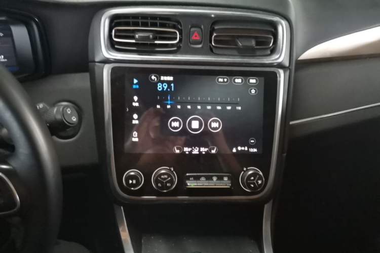 Used Lynk & Co 01 2017 2.0T Two-Wheel Drive Pro Edition Audio And AC Panel