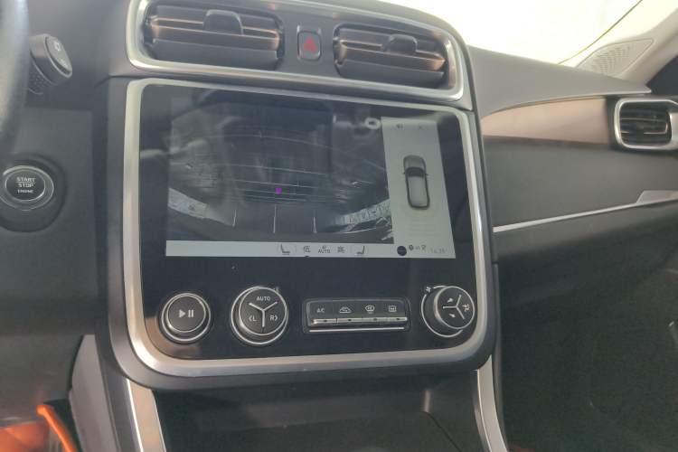 Used Lynk & Co 01 2017 2.0T Two-Wheel-Drive Version Audio And AC Panel
