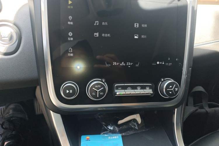 Used Lynk & Co 01 2017 2.0T Two-Wheel Drive Pro Edition Audio And AC Panel
