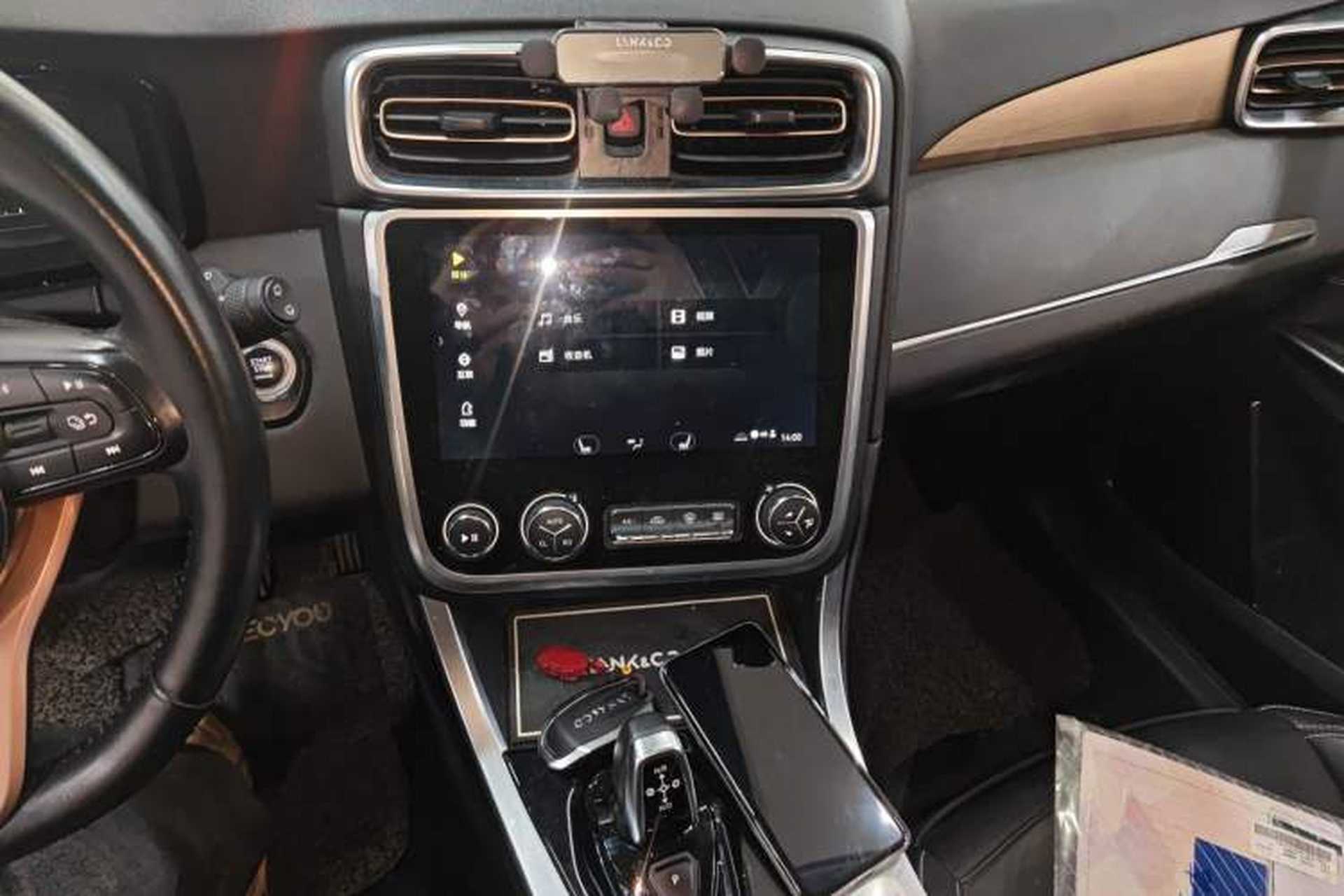 Used Lynk & Co 01 2017 2.0T Two-Wheel-Drive Version Audio And AC Panel