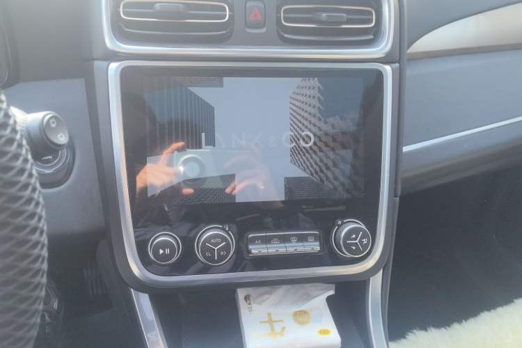 Used Lynk & Co 01 2017 2.0T Two-Wheel Drive Pro Edition Audio And AC Panel