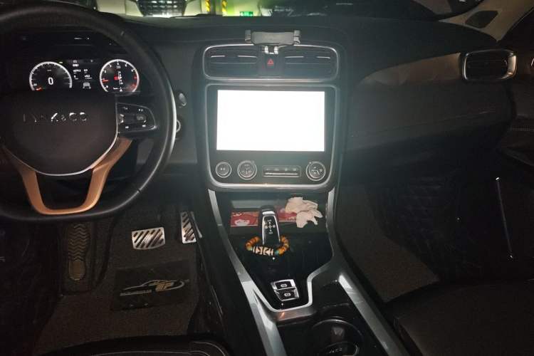 Used Lynk & Co 01 2017 2.0T Two-Wheel Drive Pro Edition Audio And AC Panel