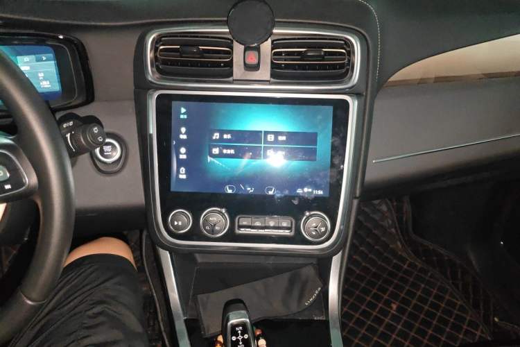 Used Lynk & Co 01 2017 2.0T Two-Wheel Drive Pro Edition Audio And AC Panel