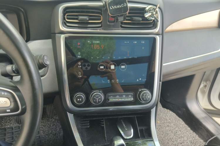 Used Lynk & Co 01 2017 2.0T Two-Wheel Drive Pro Edition Audio And AC Panel