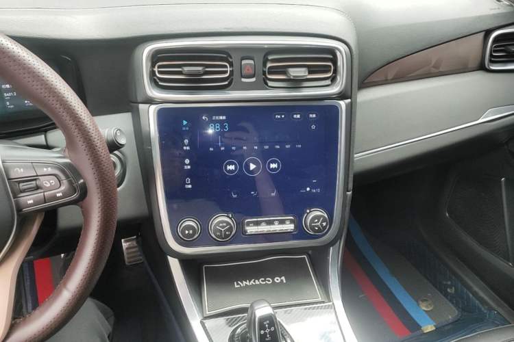 Used Lynk & Co 01 2017 2.0T Two-Wheel-Drive Version Audio And AC Panel