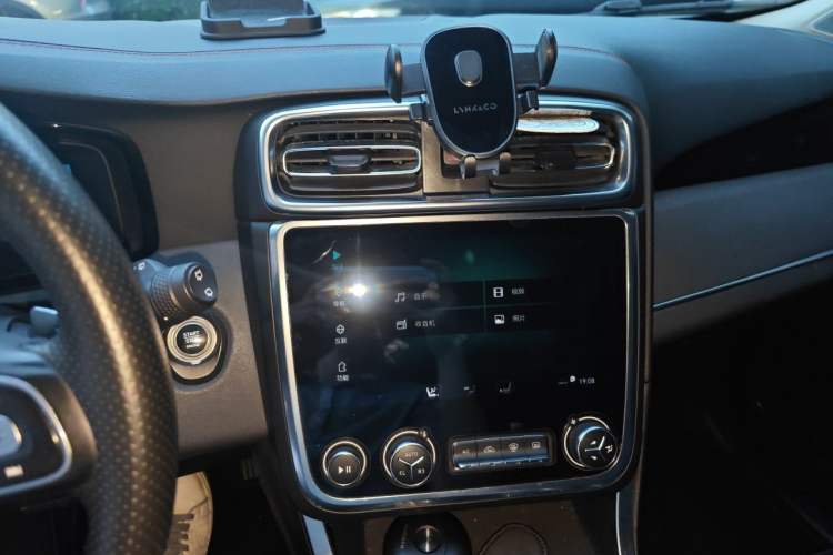 Used Lynk & Co 01 2017 2.0T Four-Wheel Drive Pro Edition Audio And AC Panel