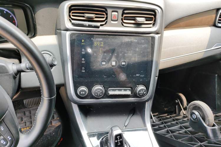 Used Lynk & Co 01 2017 2.0T Two-Wheel-Drive Version Audio And AC Panel