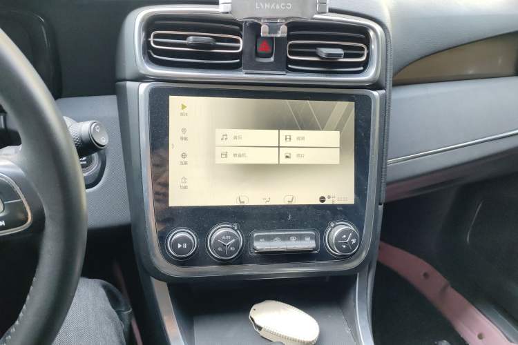 Used Lynk & Co 01 2017 2.0T Two-Wheel Drive Pro Edition Audio And AC Panel