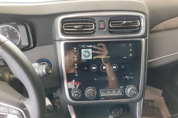Used Lynk & Co 01 2017 2.0T Two-Wheel Drive Pro Edition Audio And AC Panel