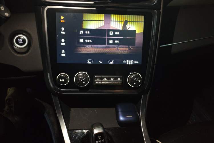 Used Lynk & Co 01 2017 2.0T Two-Wheel Drive Pro Edition Audio And AC Panel