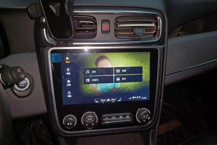 Used Lynk & Co 01 2017 2.0T Two-Wheel Drive Pro Edition Audio And AC Panel
