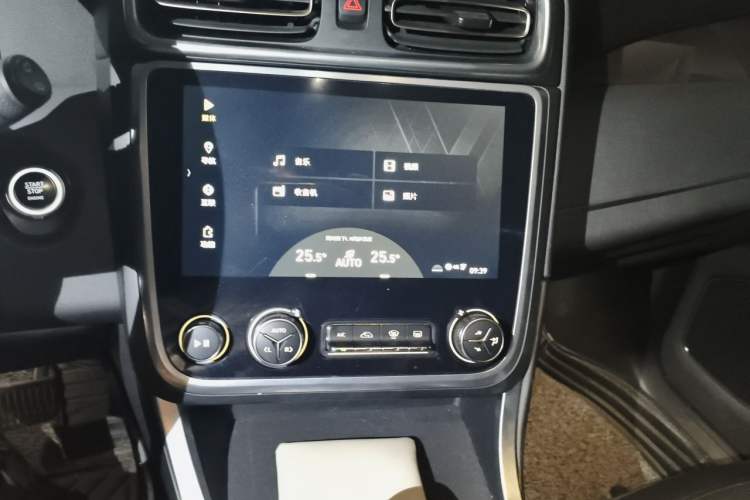 Used Lynk & Co 01 2017 2.0T Two-Wheel Drive Pro Edition Audio And AC Panel