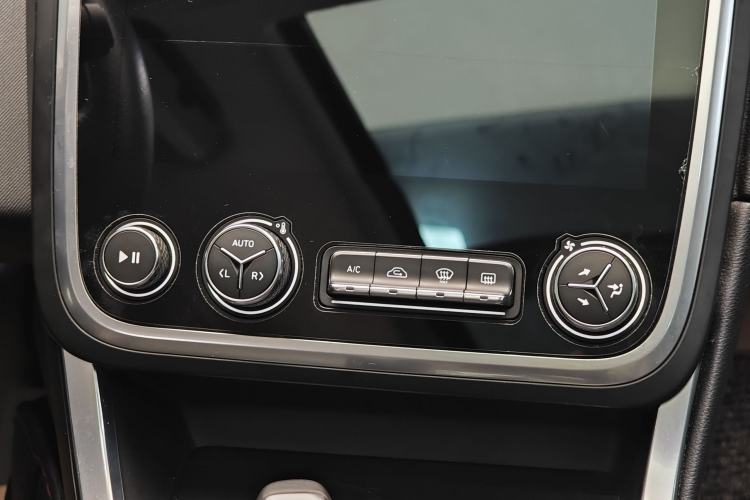 Used Lynk & Co 01 2017 2.0T Four-Wheel Drive Pro Edition Audio And AC Panel