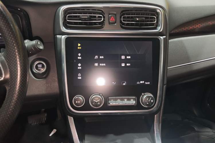 Used Lynk & Co 01 2017 2.0T Four-Wheel Drive Pro Edition Audio And AC Panel