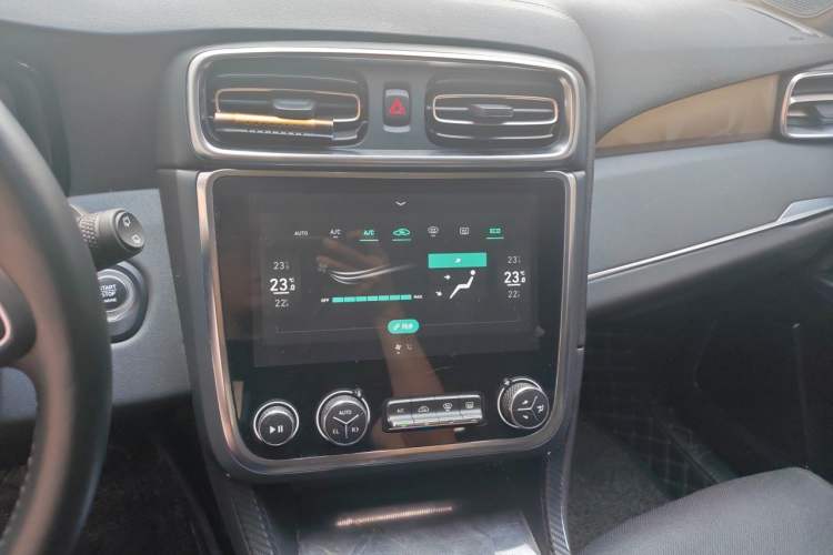Used Lynk & Co 01 2017 2.0T Two-Wheel Drive Pro Edition Audio And AC Panel