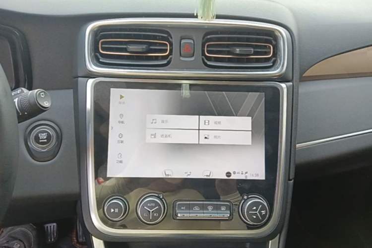 Used Lynk & Co 01 2017 2.0T Two-Wheel Drive Pro Edition Audio And AC Panel