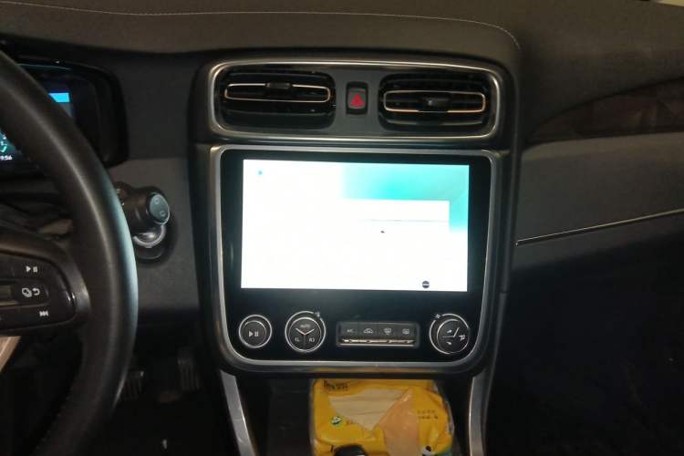 Used Lynk & Co 01 2017 2.0T Two-Wheel-Drive Version Audio And AC Panel