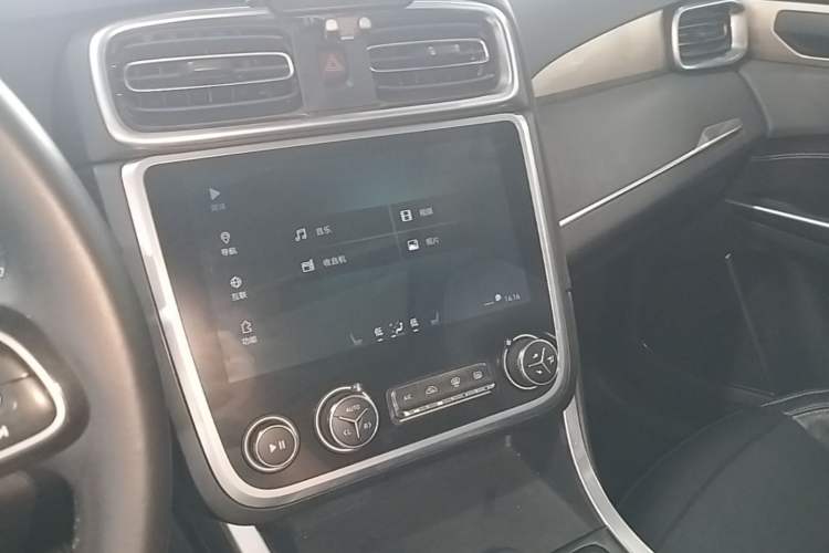 Used Lynk & Co 01 2017 2.0T Two-Wheel Drive Pro Edition Audio And AC Panel