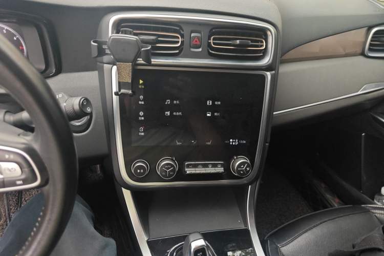 Used Lynk & Co 01 2017 2.0T Two-Wheel Drive Pro Edition Audio And AC Panel