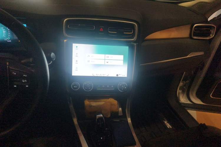 Used Lynk & Co 01 2017 2.0T Two-Wheel-Drive Version Audio And AC Panel