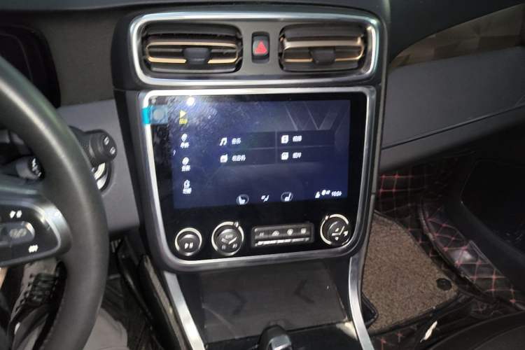 Used Lynk & Co 01 2017 2.0T Two-Wheel Drive Pro Edition Audio And AC Panel