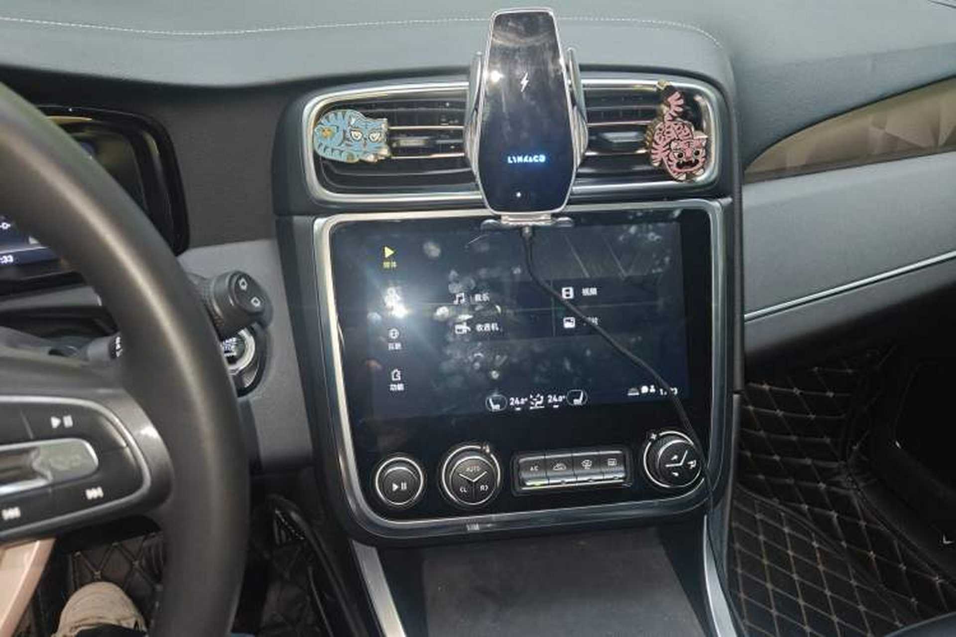 Used Lynk & Co 01 2017 2.0T Two-Wheel Drive Pro Edition Audio And AC Panel