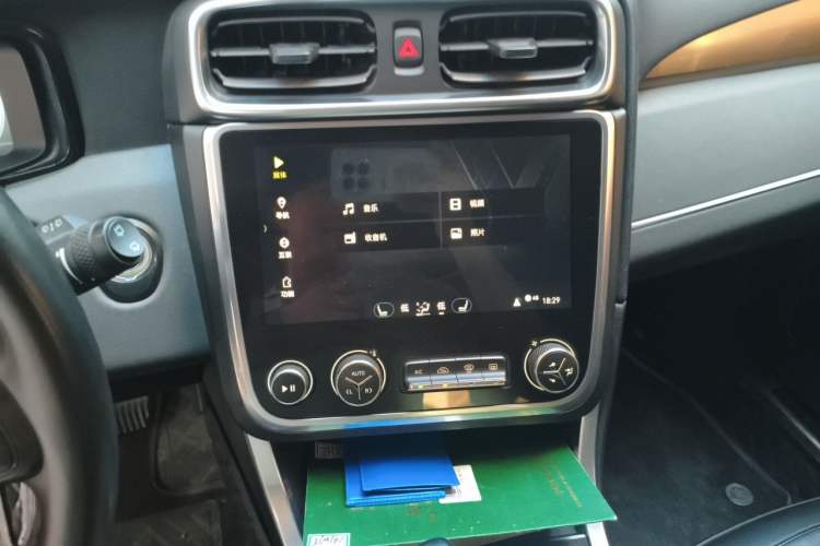 Used Lynk & Co 01 2017 2.0T Two-Wheel-Drive Version Audio And AC Panel