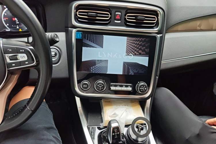 Used Lynk & Co 01 2017 2.0T Two-Wheel Drive Pro Edition Audio And AC Panel