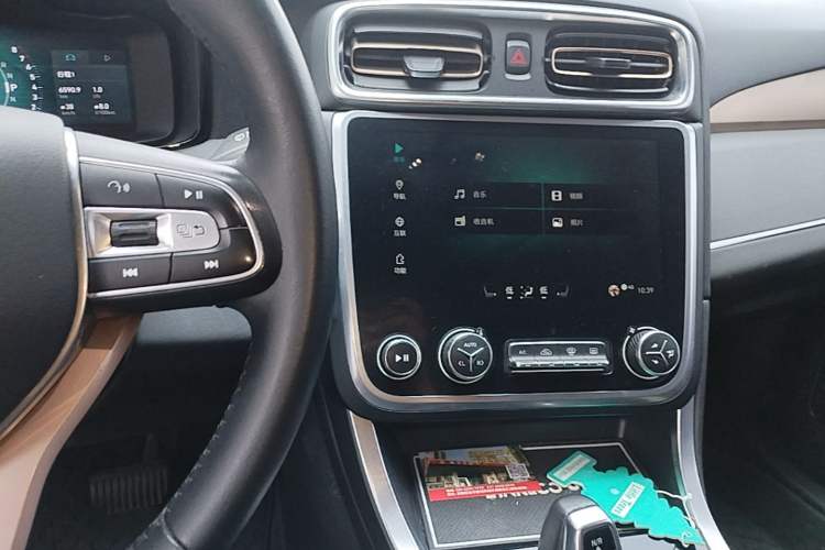 Used Lynk & Co 01 2017 2.0T Two-Wheel Drive Pro Edition Audio And AC Panel
