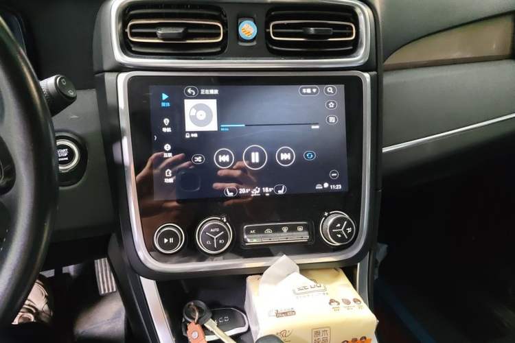 Used Lynk & Co 01 2017 2.0T Two-Wheel-Drive Version Audio And AC Panel