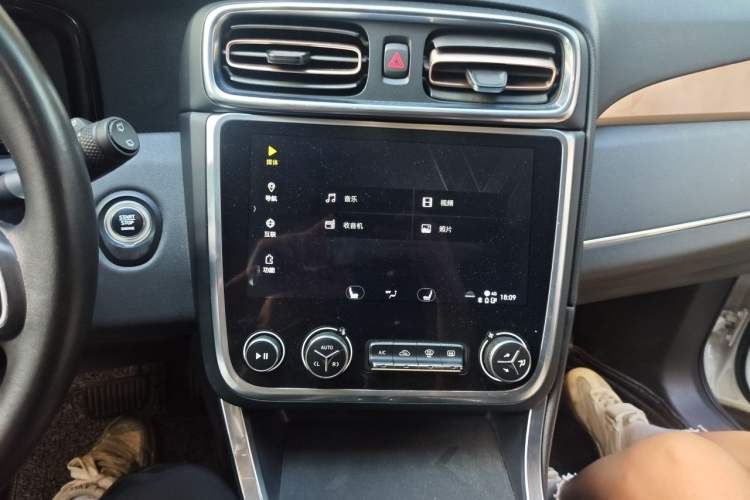 Used Lynk & Co 01 2017 2.0T Two-Wheel Drive Pro Edition Audio And AC Panel