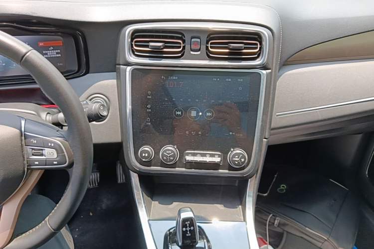 Used Lynk & Co 01 2017 2.0T Two-Wheel Drive Pro Edition Audio And AC Panel
