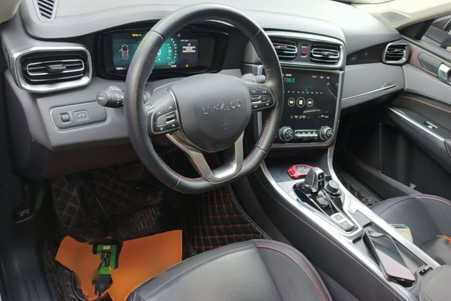 Used Lynk & Co 01 2017 2.0T Four-Wheel Drive Pro Edition Center Console