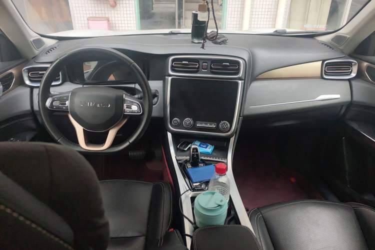 Used Lynk & Co 01 2017 2.0T Two-Wheel Drive Pro Edition Center Console
